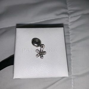 Pandora dazzling daisies bead